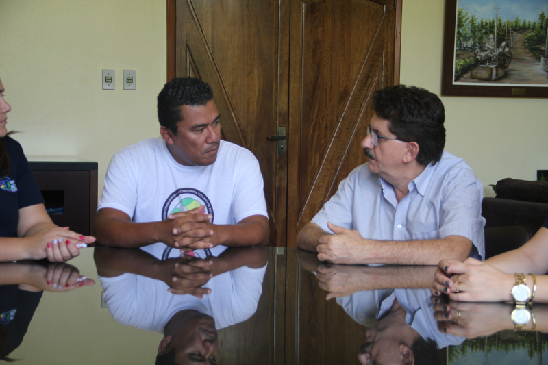 Prefeito reúne-se com presidente da Aconturs